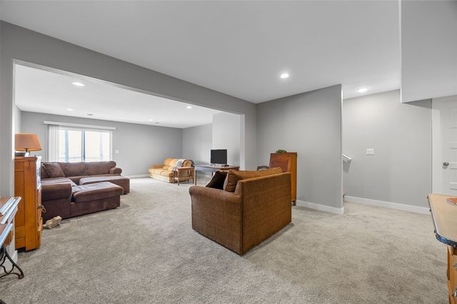 1429 Applewood Drive, Fairfax, IA 52228