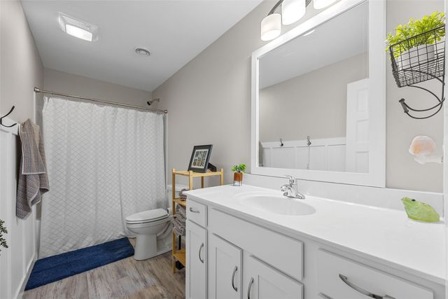 1429 Applewood Drive, Fairfax, IA 52228