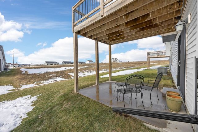 1429 Applewood Drive, Fairfax, IA 52228