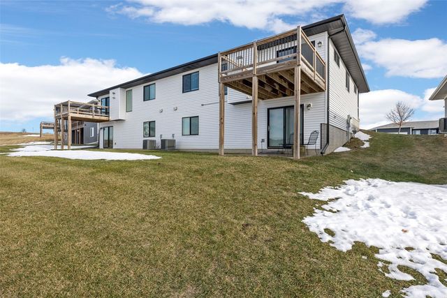 1429 Applewood Drive, Fairfax, IA 52228