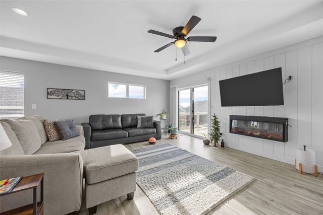 1429 Applewood Drive, Fairfax, IA 52228