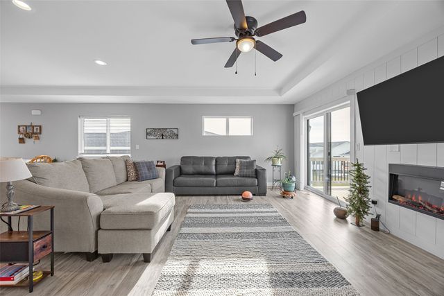 1429 Applewood Drive, Fairfax, IA 52228