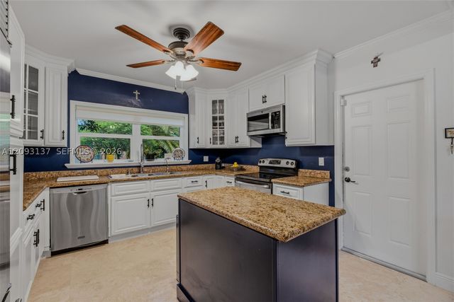 9801 SW 96th St, Miami, FL 33176