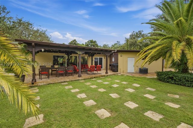 9801 SW 96th St, Miami, FL 33176