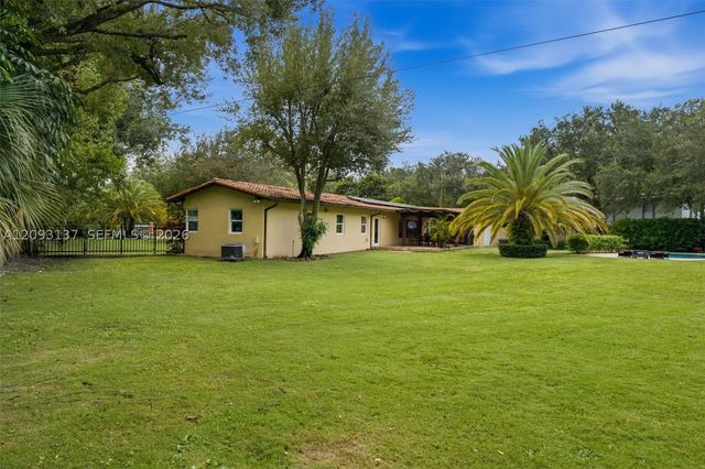 9801 SW 96th St, Miami, FL 33176