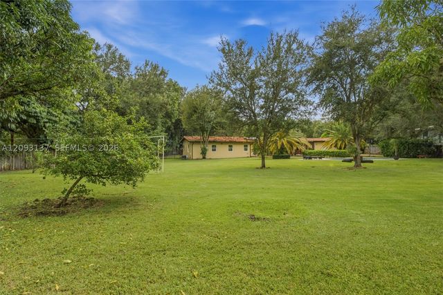 9801 SW 96th St, Miami, FL 33176