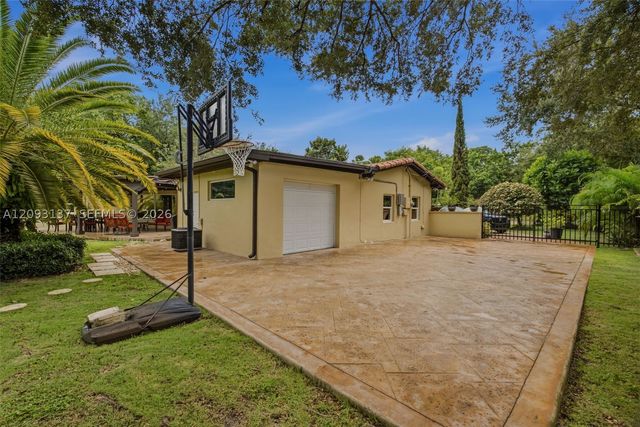 9801 SW 96th St, Miami, FL 33176