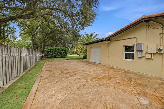 9801 SW 96th St, Miami, FL 33176