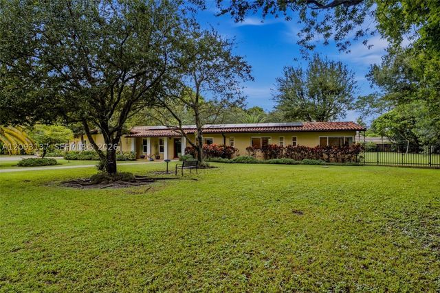 9801 SW 96th St, Miami, FL 33176