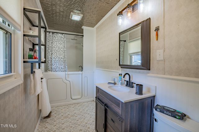 141 East Central, Bristol, TN 37620