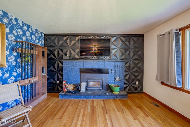 141 East Central, Bristol, TN 37620