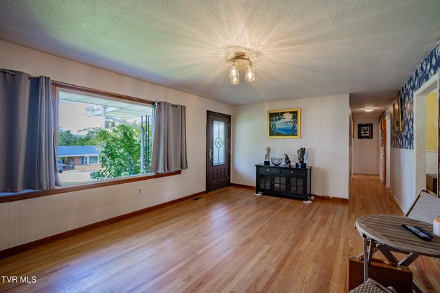 141 East Central, Bristol, TN 37620