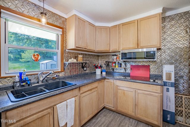 141 East Central, Bristol, TN 37620