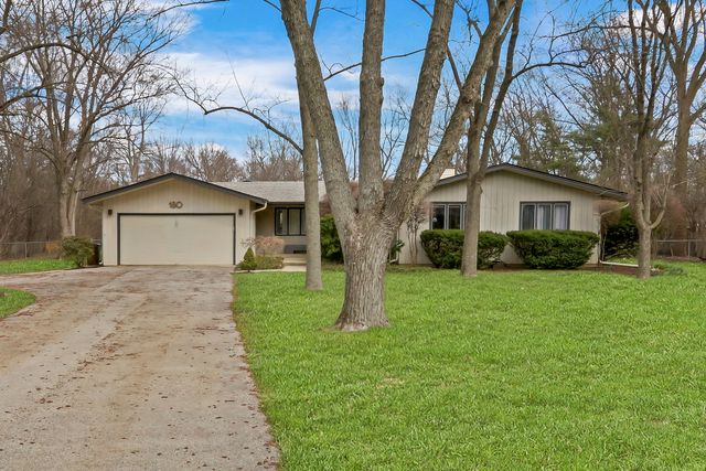 180 Crescent Knoll Drive, Green Oaks, IL 60048