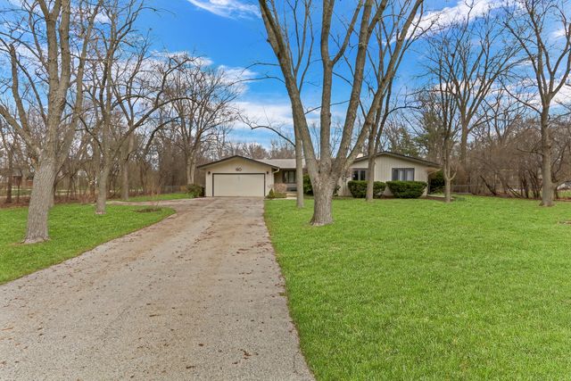 180 Crescent Knoll Drive, Green Oaks, IL 60048