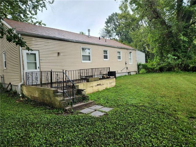 7024 Hunter Road, Raytown, MO 64133