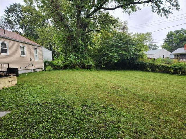 7024 Hunter Road, Raytown, MO 64133