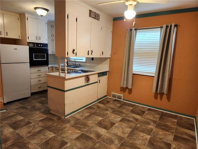7024 Hunter Road, Raytown, MO 64133