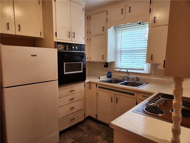 7024 Hunter Road, Raytown, MO 64133