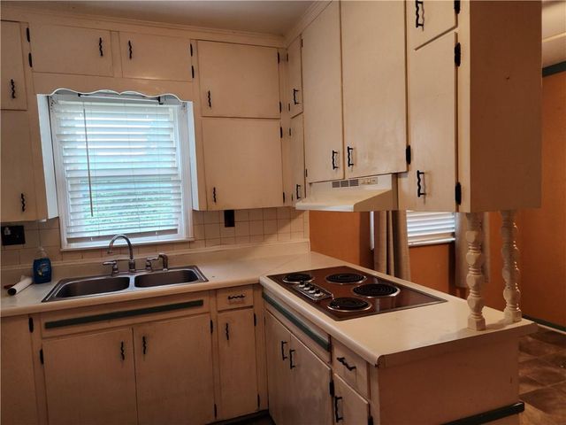 7024 Hunter Road, Raytown, MO 64133