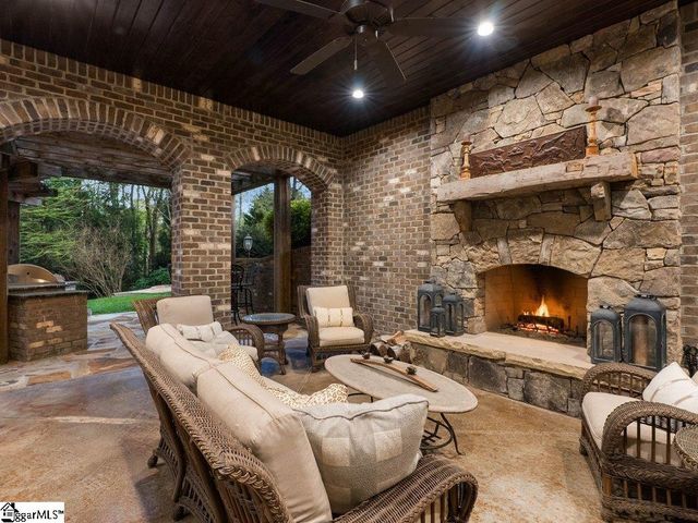 704 Brixton Circle, Simpsonville, SC 29681