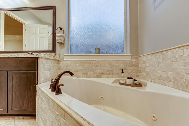 3211 Wilshire Lane, Baytown, TX 77521