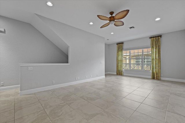 4902 Vine Cliff Way E, Palm Beach Gardens, FL 33418