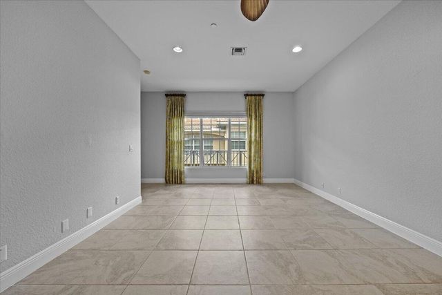 4902 Vine Cliff Way E, Palm Beach Gardens, FL 33418