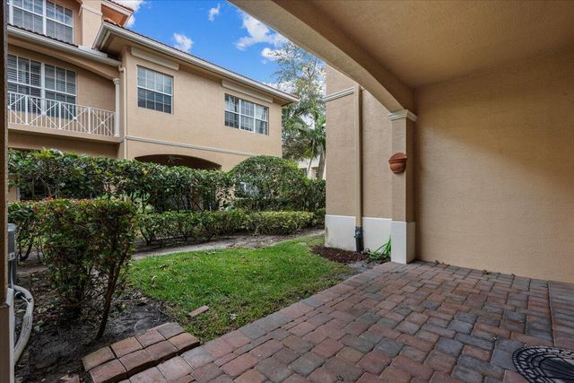 4902 Vine Cliff Way E, Palm Beach Gardens, FL 33418