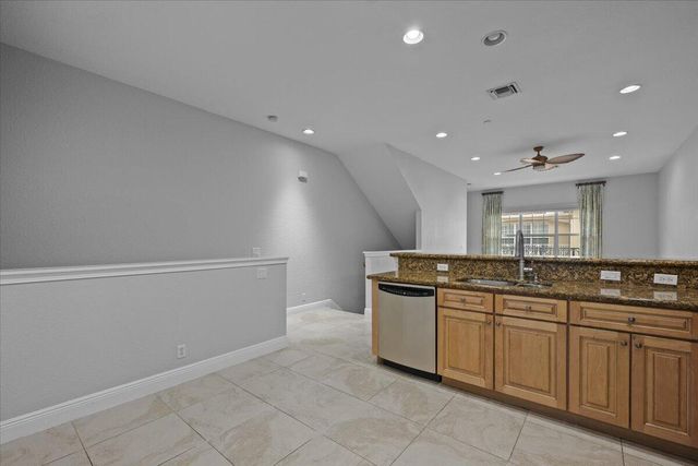 4902 Vine Cliff Way E, Palm Beach Gardens, FL 33418