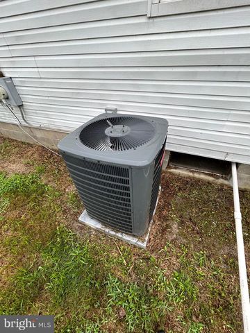 15690 S DUPONT HWY, Harrington, DE 19952