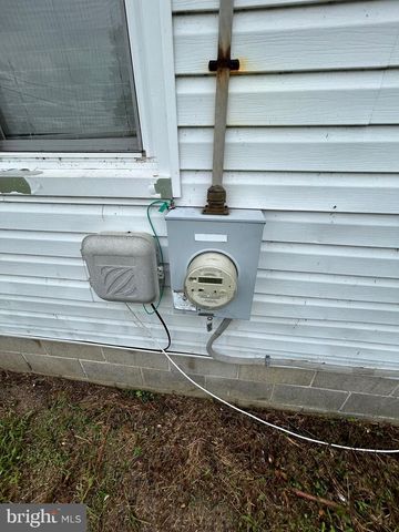 15690 S DUPONT HWY, Harrington, DE 19952