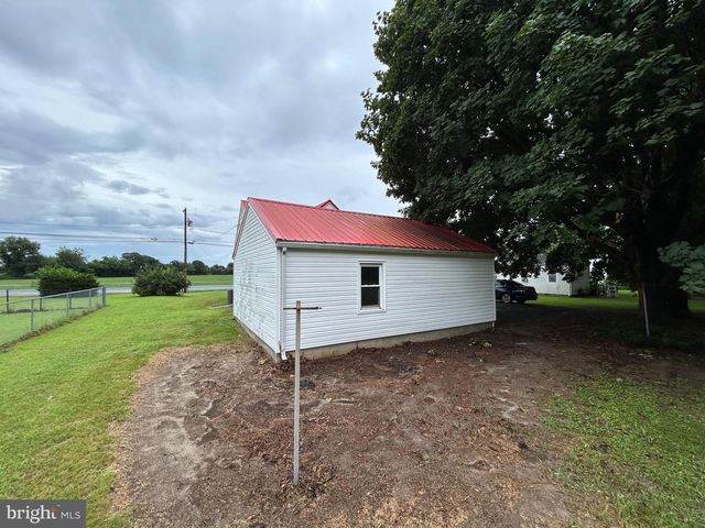 15690 S DUPONT HWY, Harrington, DE 19952