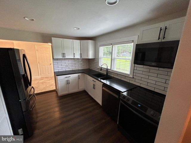 15690 S DUPONT HWY, Harrington, DE 19952