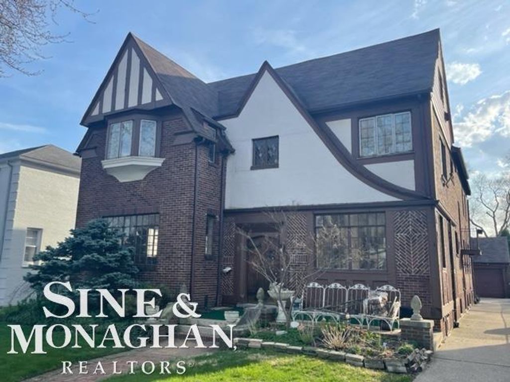 945 Harcourt Road, Grosse Pointe Park, MI 48230