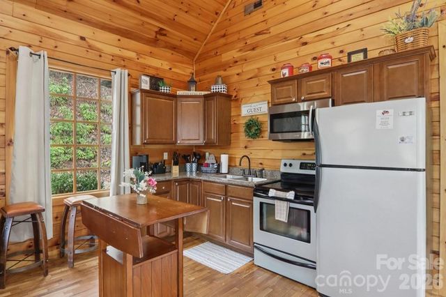 1012 Alarka Highlands Drive, Bryson City, NC 28713