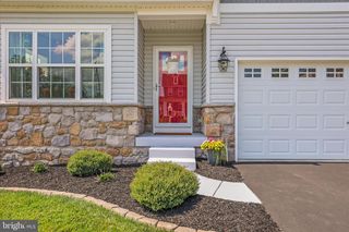 5 SURREY LN, York, PA 17402