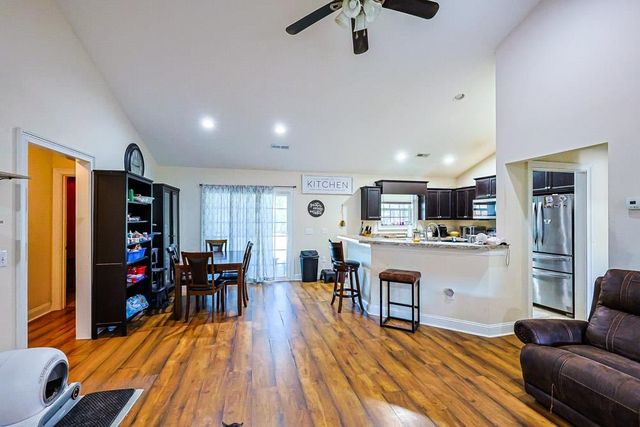 132 Blue Jacket Dr., Galivants Ferry, SC 29544