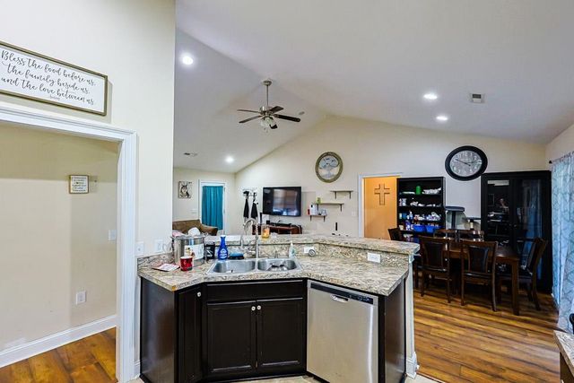 132 Blue Jacket Dr., Galivants Ferry, SC 29544