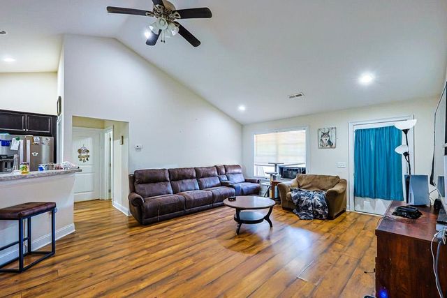 132 Blue Jacket Dr., Galivants Ferry, SC 29544