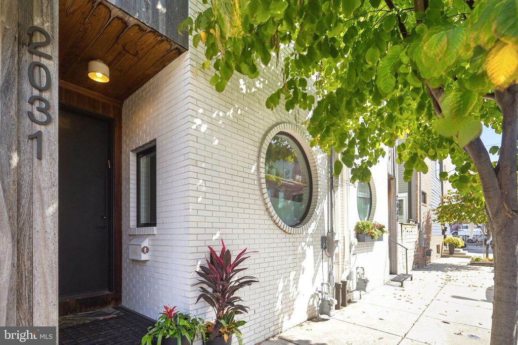 2031 E FIRTH ST, PHILADELPHIA, PA 19125 — photo 2