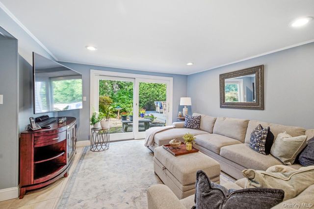 6 Huber Court, Rockville Centre, NY 11570