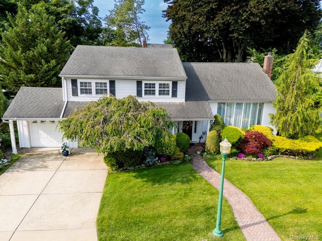6 Huber Court, Rockville Centre, NY 11570