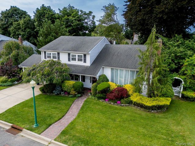 6 Huber Court, Rockville Centre, NY 11570