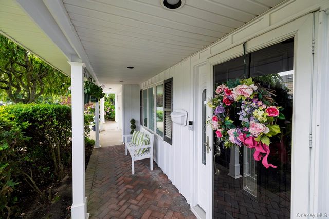 6 Huber Court, Rockville Centre, NY 11570