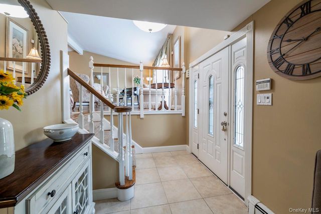 6 Huber Court, Rockville Centre, NY 11570