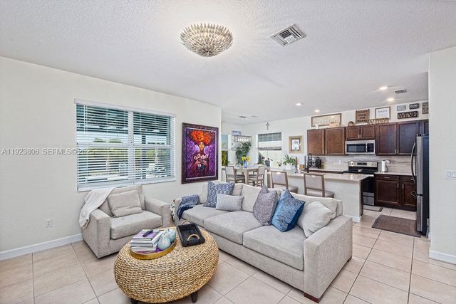 8175 NW Greenbank Cir, Port St. Lucie, FL 34987