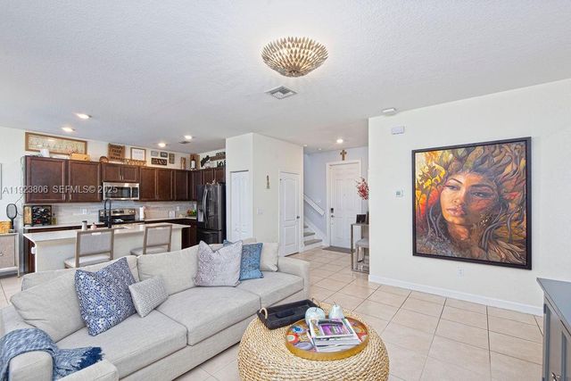 8175 NW Greenbank Cir, Port St. Lucie, FL 34987