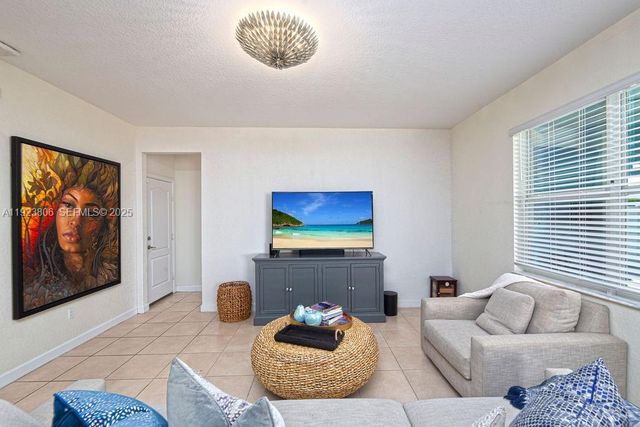 8175 NW Greenbank Cir, Port St. Lucie, FL 34987