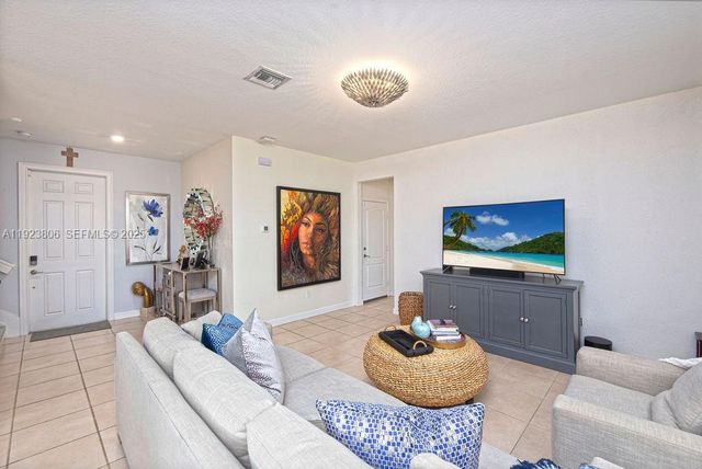 8175 NW Greenbank Cir, Port St. Lucie, FL 34987